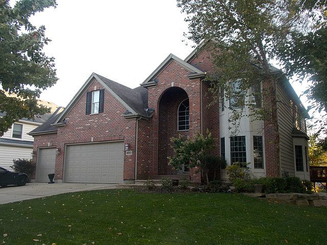 1st image of 893 W Willow St