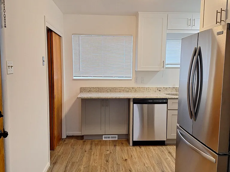 305 W Utah Ave — Photo 3