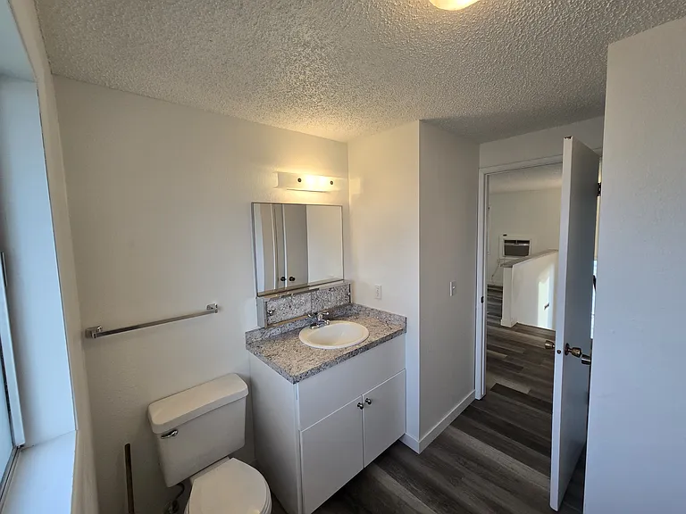501 Burrell Ave #B — Photo 7