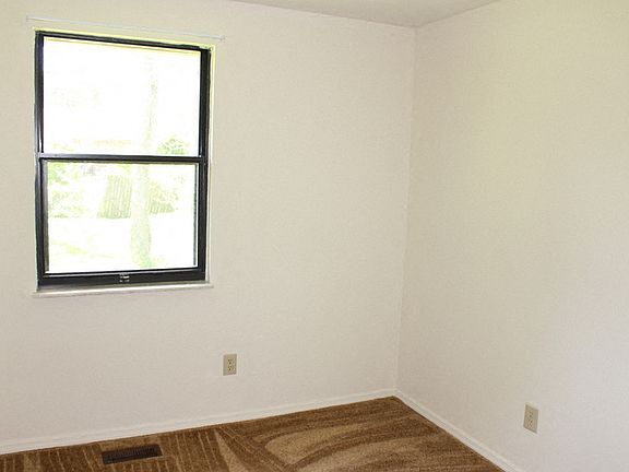 5th image of 8377 Schoolgate Dr
