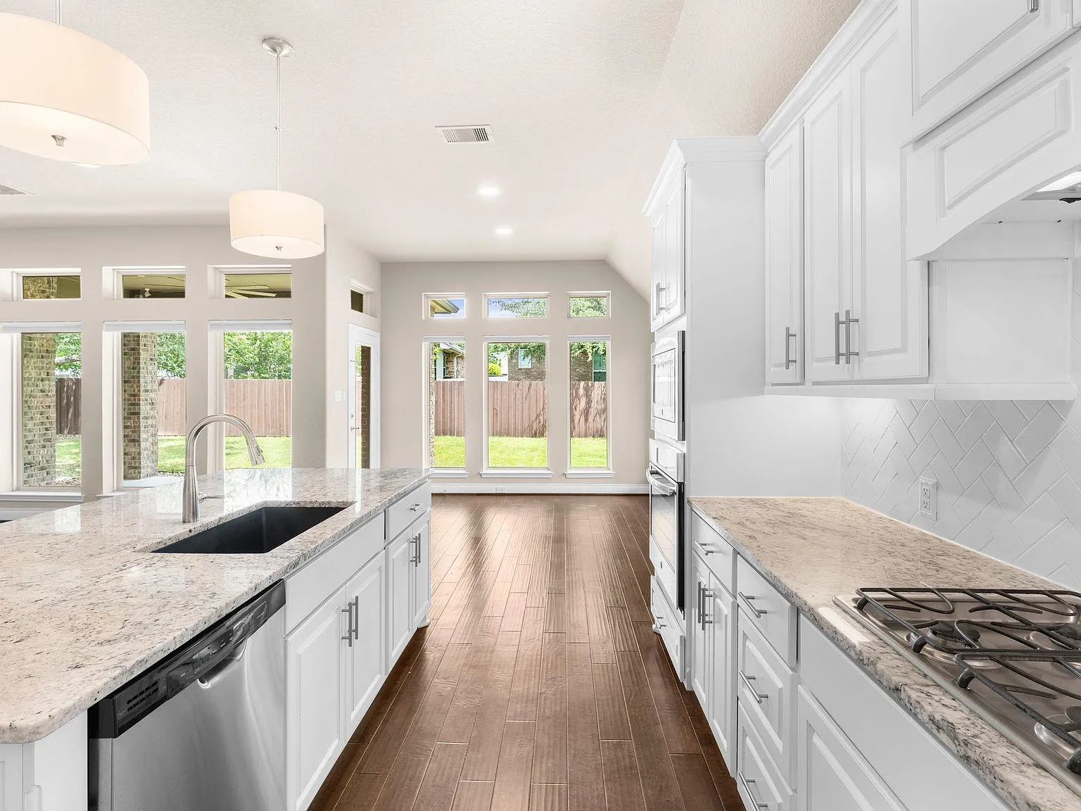 4 bed, 3.0 bath, 2835 sqft, $3,000 — Photo 4