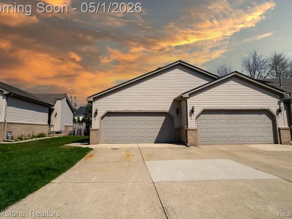 29257 Red Maple Dr, Chesterfield, MI 48051