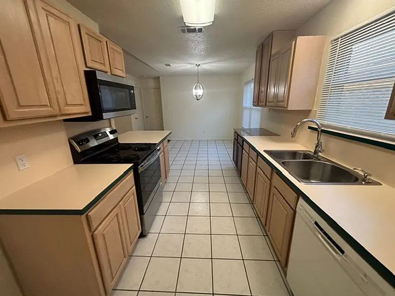 8728 Elbe Trl — Photo 6