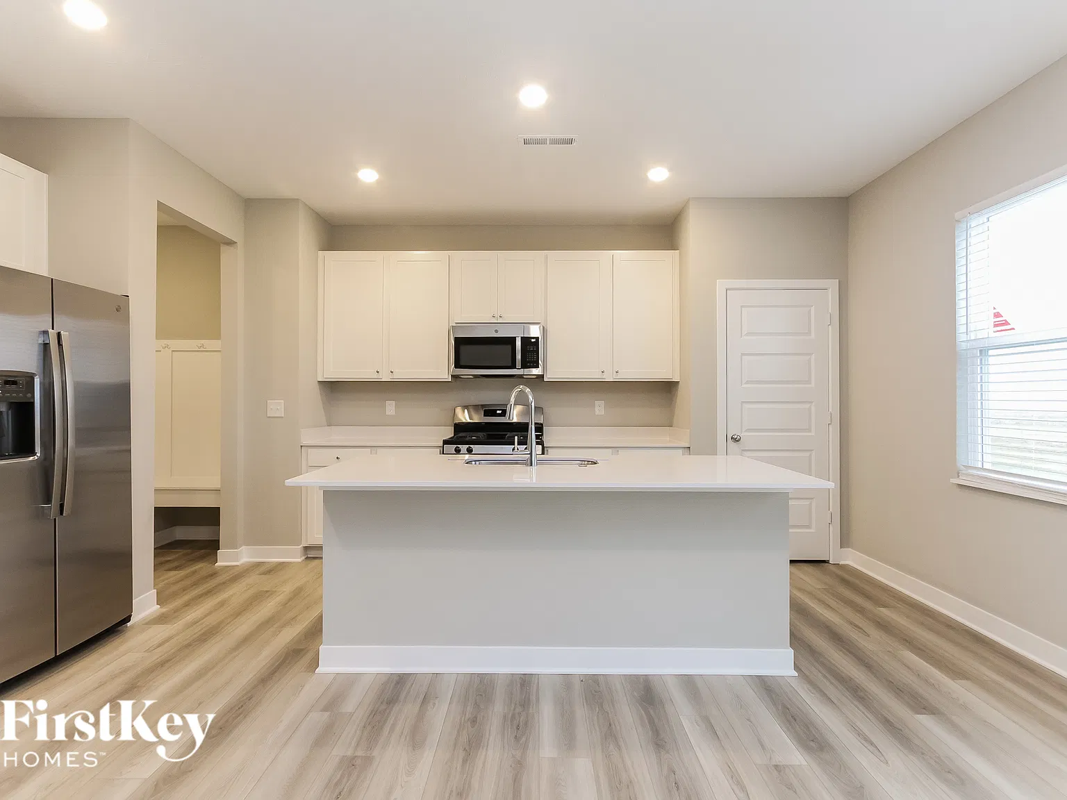 5 bed, 3.0 bath, 2736 sqft, $2,585 — Photo 4