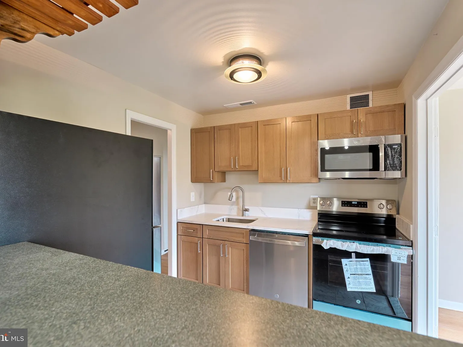 Woodlake Towers Condo — Photo 2