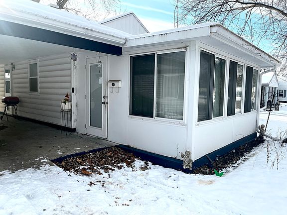 2nd image of 2207 E Sharon Dr