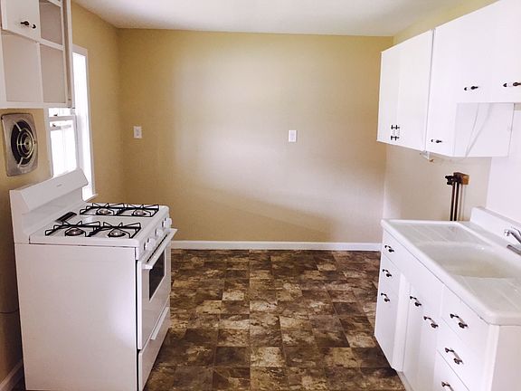 2nd image of 776 1/2 S Main St