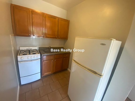 4th image of 1717 W Estes Ave #306