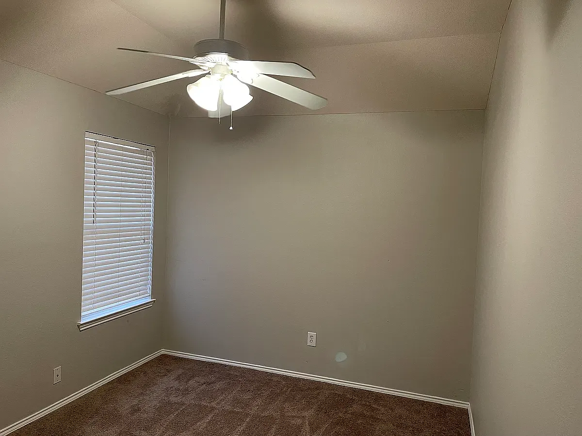 3 bed, 1955 sqft, $2,300 — Photo 3