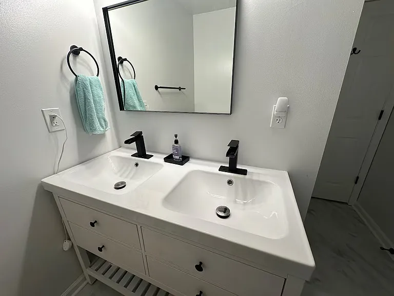 117 Marine Dr #D — Photo 4