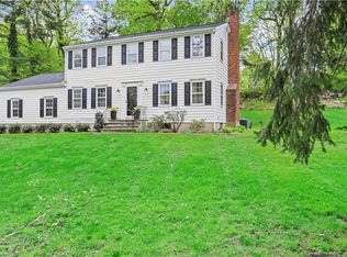 24 Drummond Ln, New Canaan, CT 06840