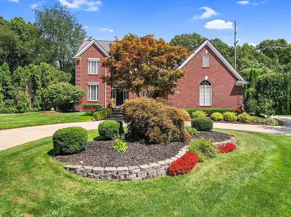 132 Norwich Ct, Commerce Township, MI 48390