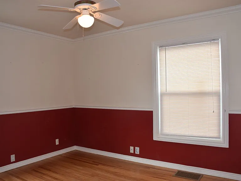 864 E Bryan Ave — Photo 12