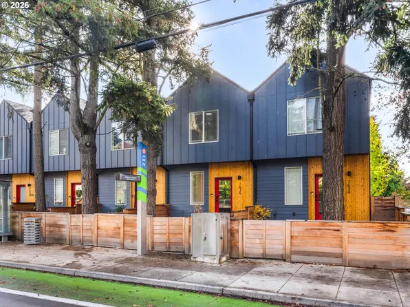 7636 SE Divsion St #5, Portland, OR 97206