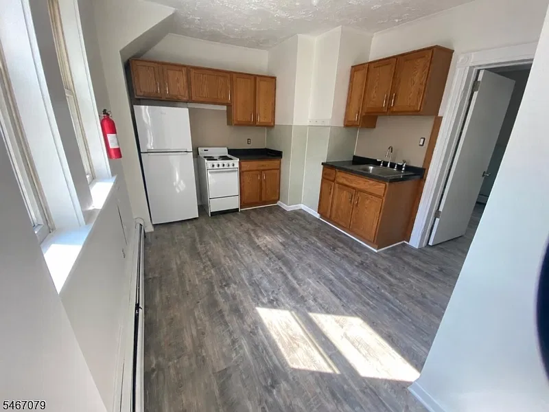 1 bed, 1.0 bath, $1,650 — Photo 2