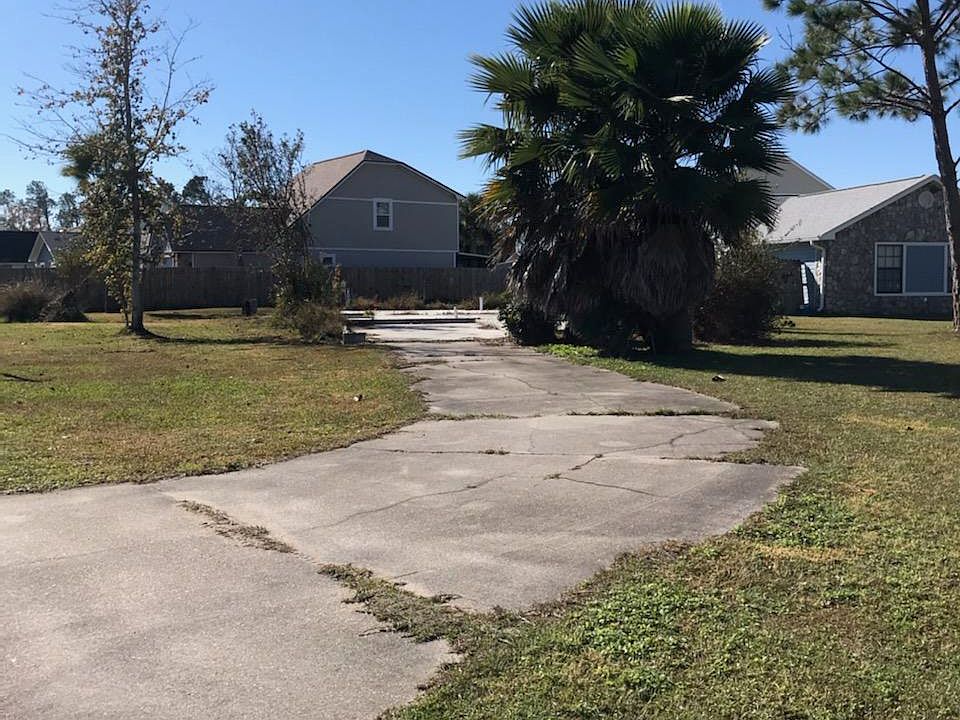 1st image of 165 Kristine Blvd