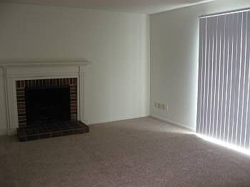 4th image of 4101 Woodland Plz