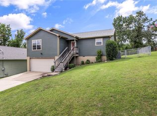 8002 Pine Ln, Rogers, AR 72756