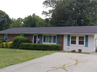 5901 Chipmunk Dr, Greensboro, NC 27407