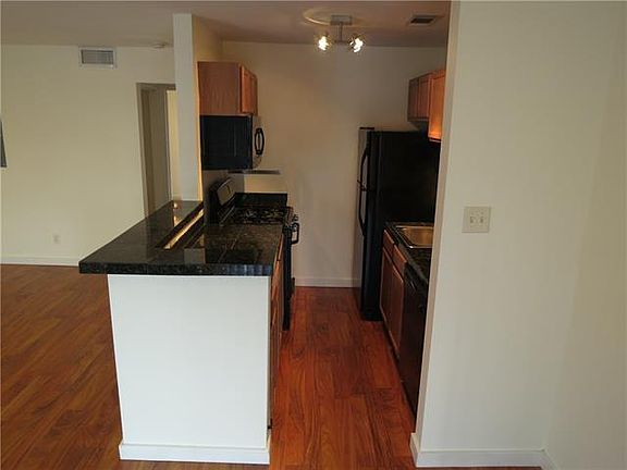 4th image of 4107 Avondale Ave #209
