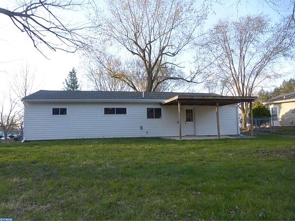 3rd image of 92 Wayne Dr