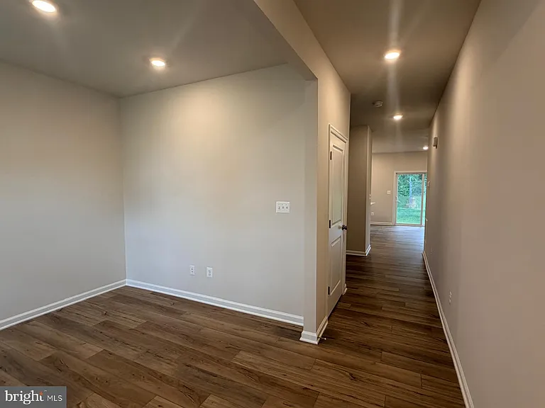 19 Forest Grove Ave — Photo 6