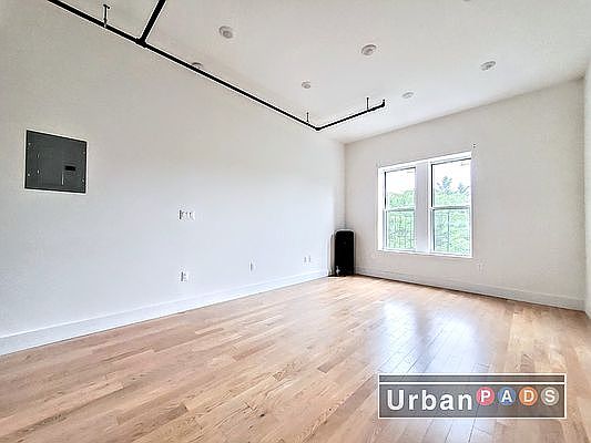 1st image of 975 Washington Ave #4A