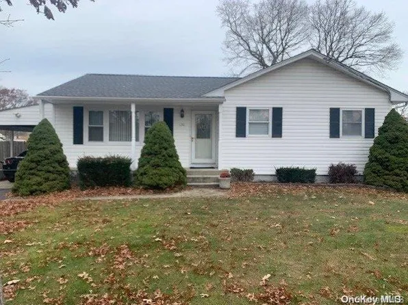 130 Sheets Avenue, Holbrook, NY 11741