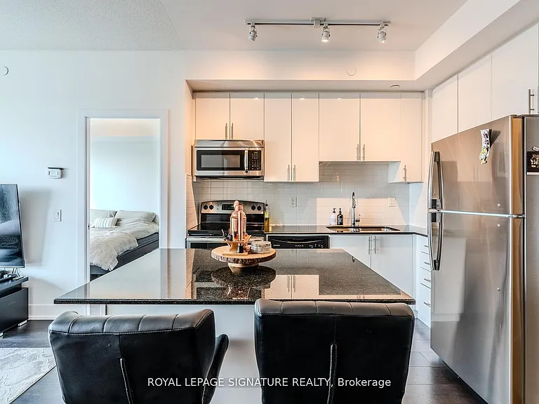 1215 Bayly St #Penthouse 206 — Photo 3