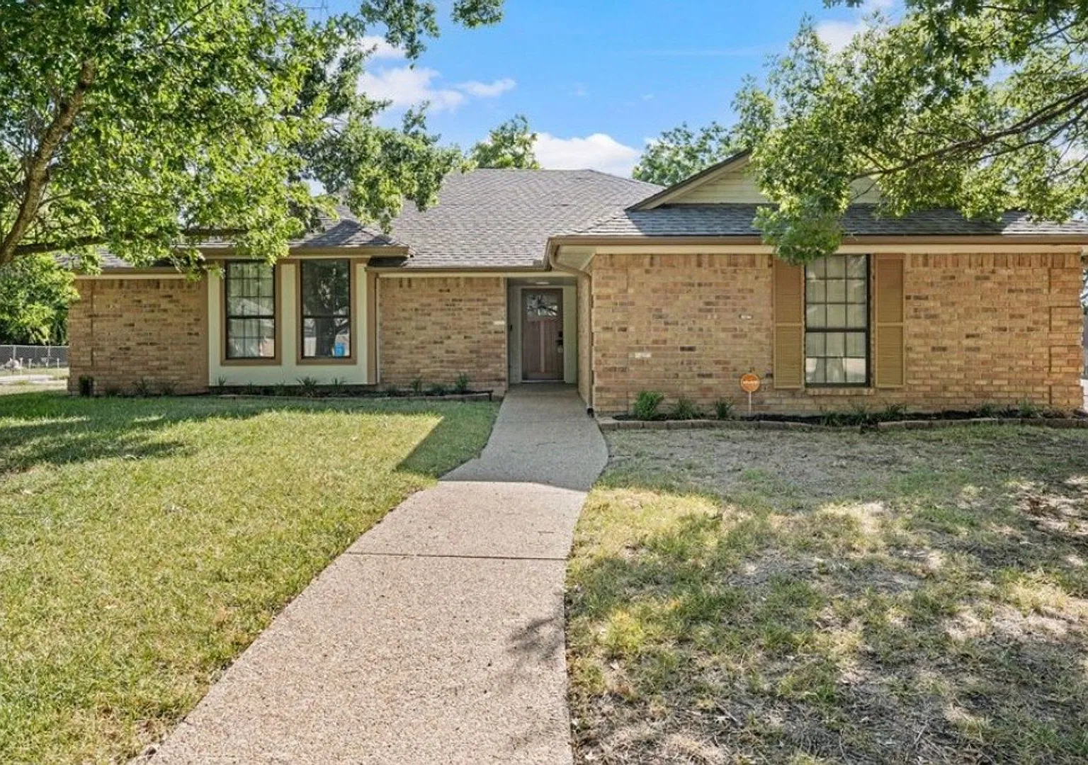 Great 3 Bedroom 2 Bath Home in Midway ISD with huge yard! — Photo 1