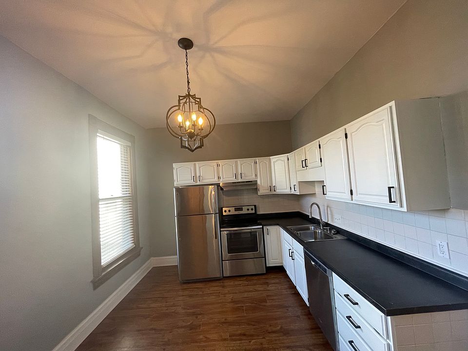 Large eat in kitchen - Recently updated with new appliances