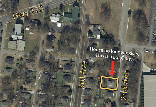1st image of 922 2nd Ave