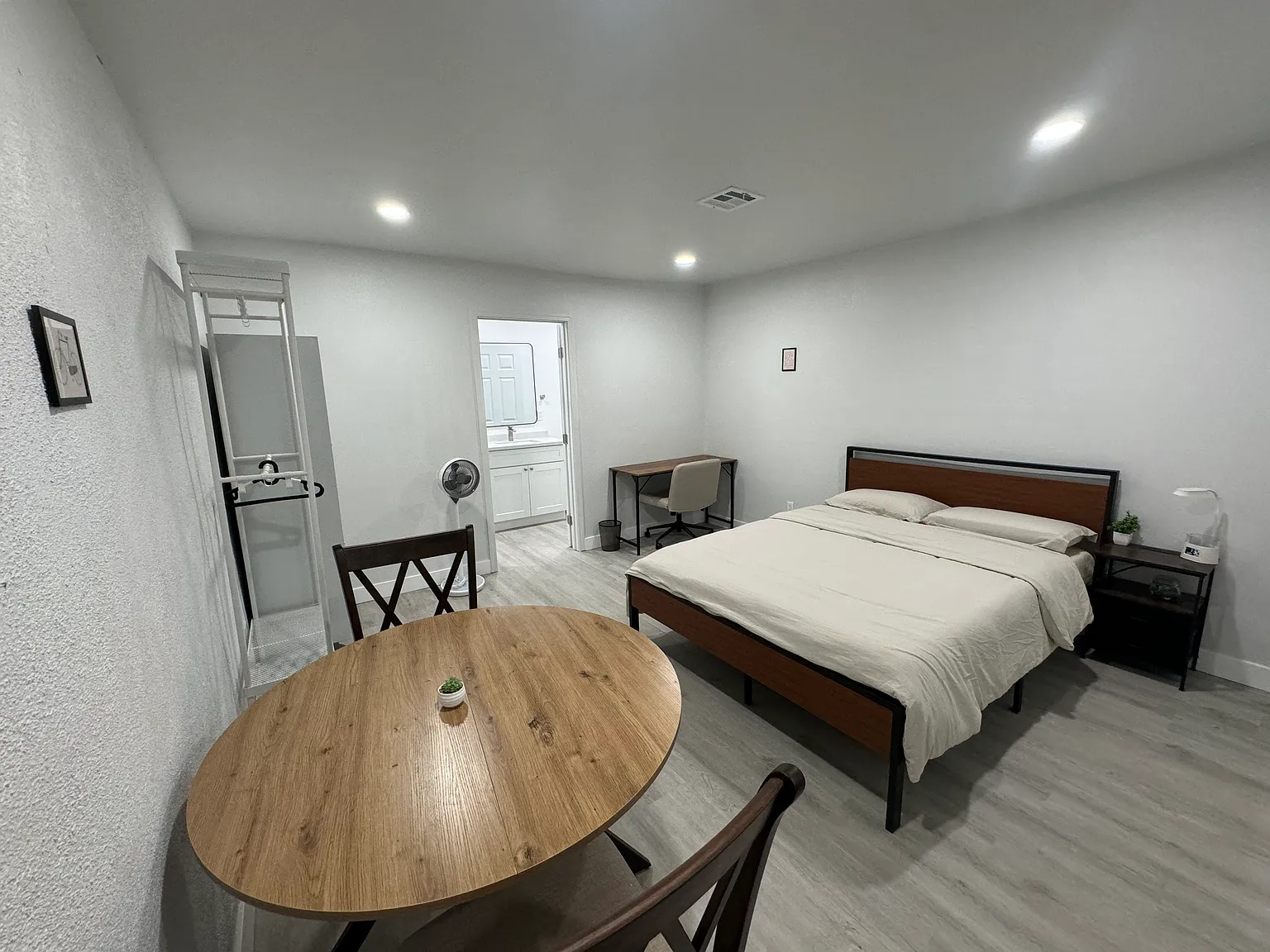 Studio, $1,200 — Photo 4