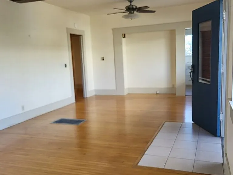 2123 Pine St — Photo 8