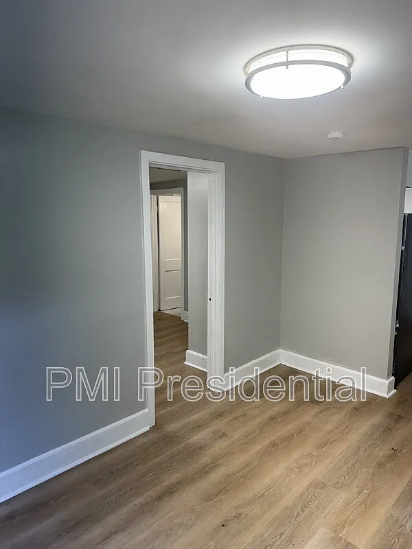 1 bed, 1.0 bath, 502 sqft, $1,300 — Photo 4