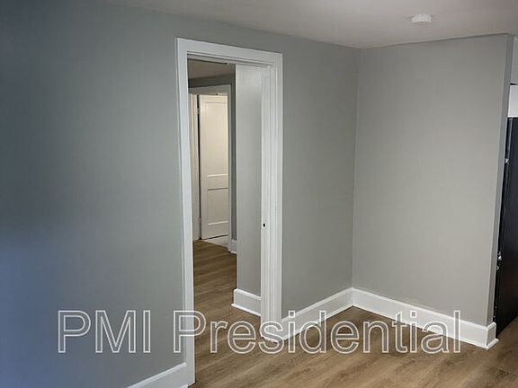 4th image of 826 Azalea Ave