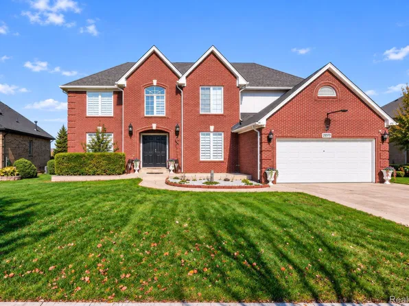 20379 Bannister Dr, Macomb, MI 48044
