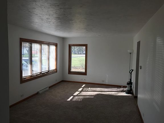 4th image of 530 Oak St