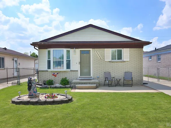 25506 Maywood St, Woodhaven, MI 48183