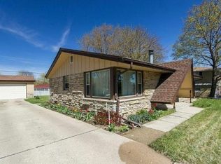 W149N8243 Norman Dr, Menomonee Falls, WI 53051