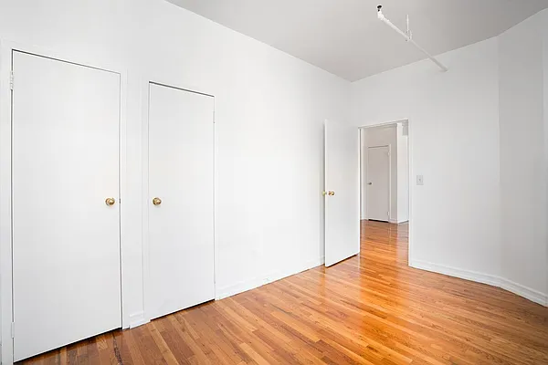 Rented by Waldstar Real Estate LLC | media 16