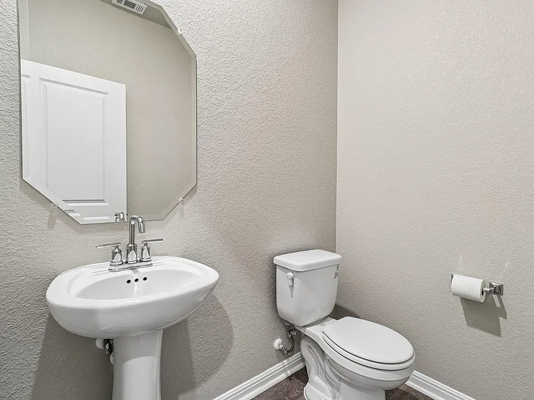 616 Sigourney Way — Photo 14