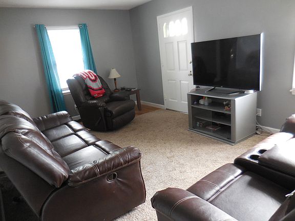 3rd image of 762 Delano Ave