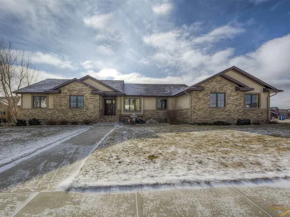 1131 Regency Ct, Rapid City, SD 57702