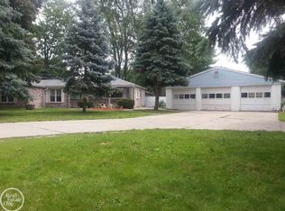 2715 Keewahdin Rd, Fort Gratiot, MI 48059
