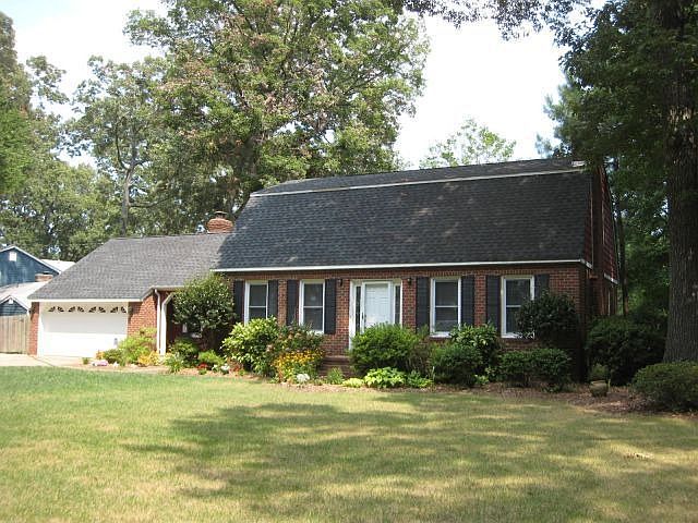 1st image of 920 Queen Elizabeth Dr