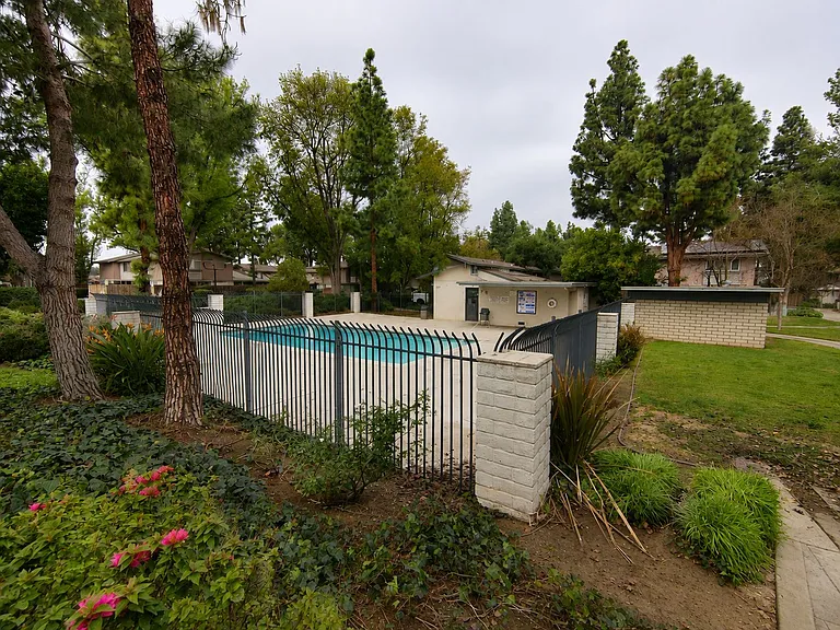 4879 Jackson St #B — Photo 8
