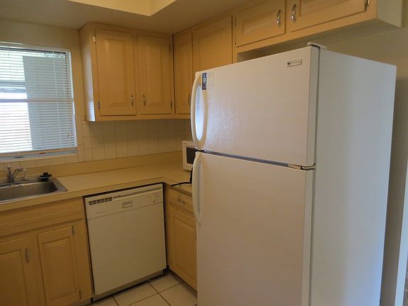 3rd image of 4925 Stolls Ave