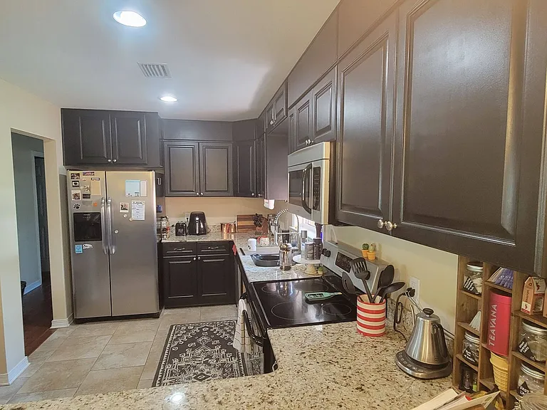 226 Staff Dr NE — Photo 3