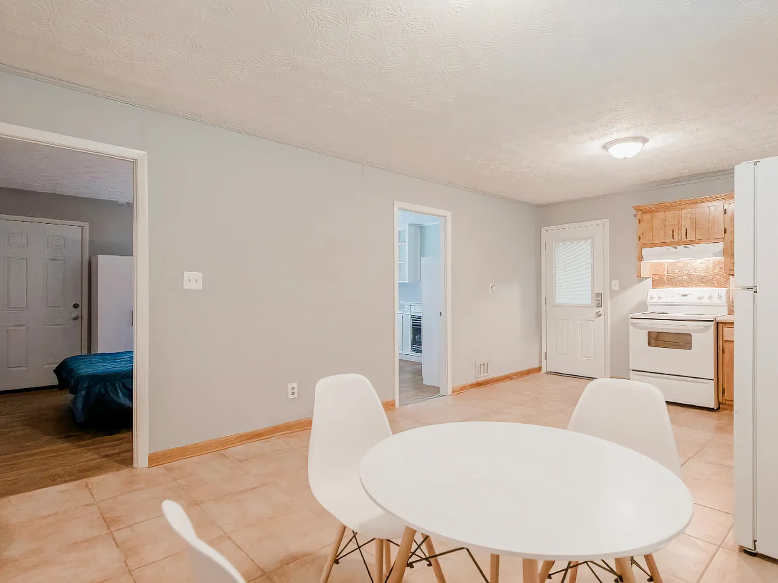 4 bed, 2.0 bath, 2000 sqft, $680 — Photo 4